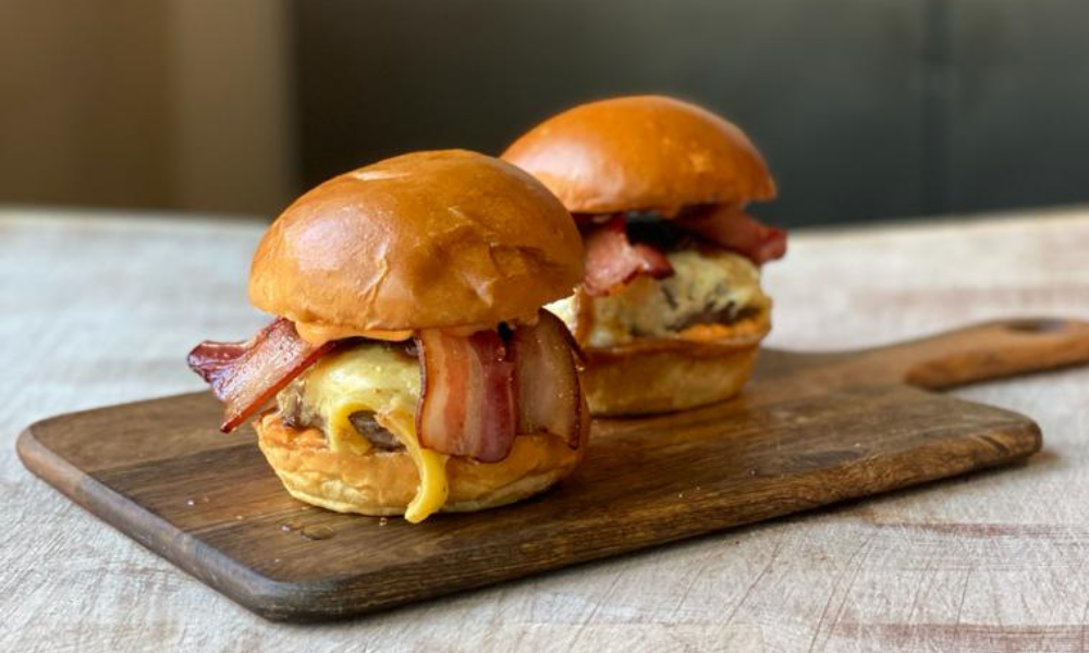 Gruyere Cheeseburgers with Smoked Streaky Bacon, Sriracha Mayo & Red Onion Chutney