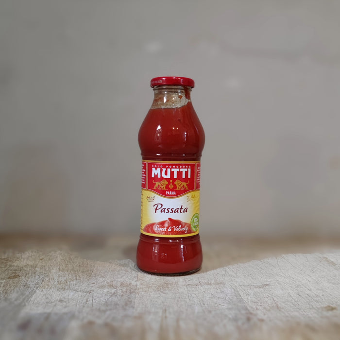 Mutti Tomato Passata - for your lasagna & bolognese! Made exclusively with sun-ripened 100% Italian tomatoes and a pinch of salt. Prepared without additives or preservatives. 
